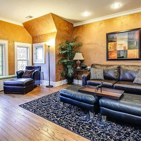 Historic And Unique Brownstone In Gold Coast - Downtown - 3 Lägenhet Chicago Exteriör bild
