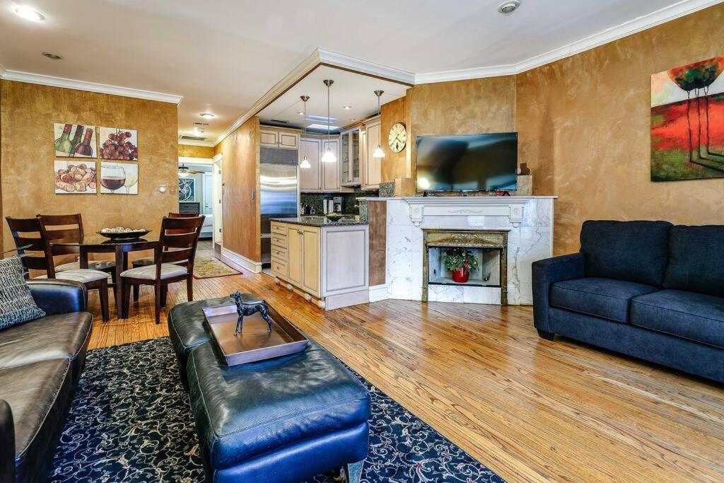 Historic And Unique Brownstone In Gold Coast - Downtown - 3 Lägenhet Chicago Exteriör bild