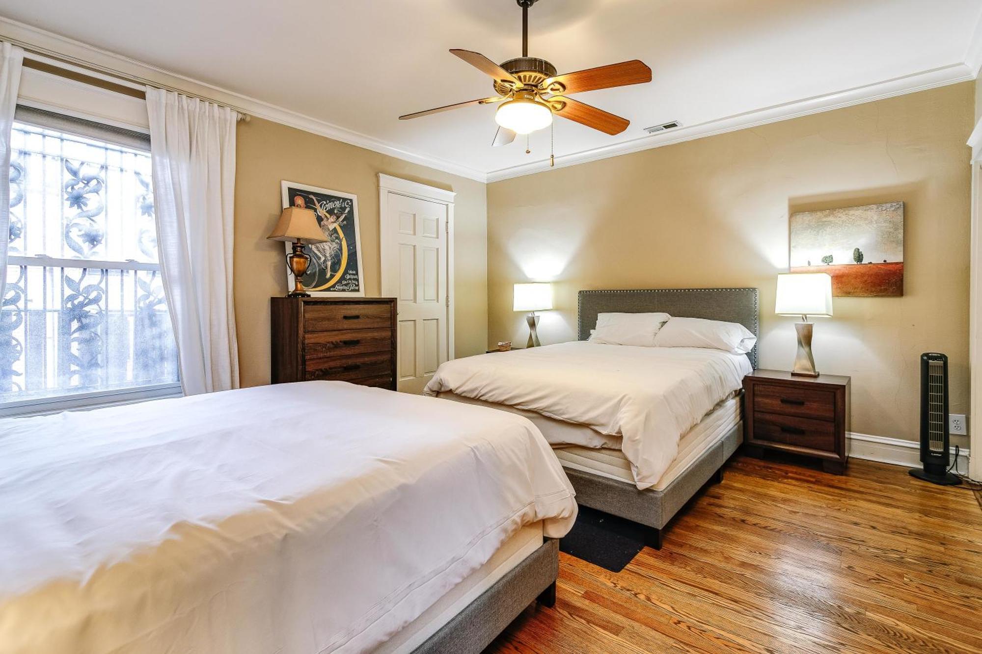 Historic And Unique Brownstone In Gold Coast - Downtown - 3 Lägenhet Chicago Exteriör bild