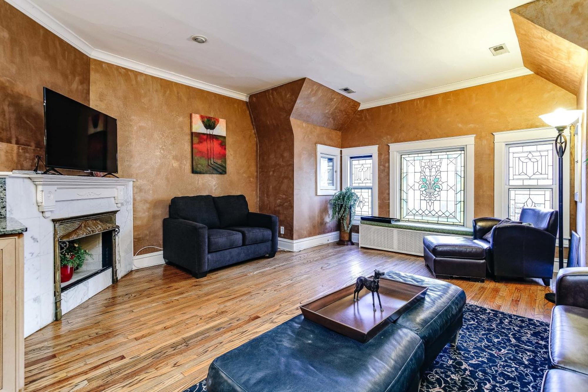 Historic And Unique Brownstone In Gold Coast - Downtown - 3 Lägenhet Chicago Exteriör bild