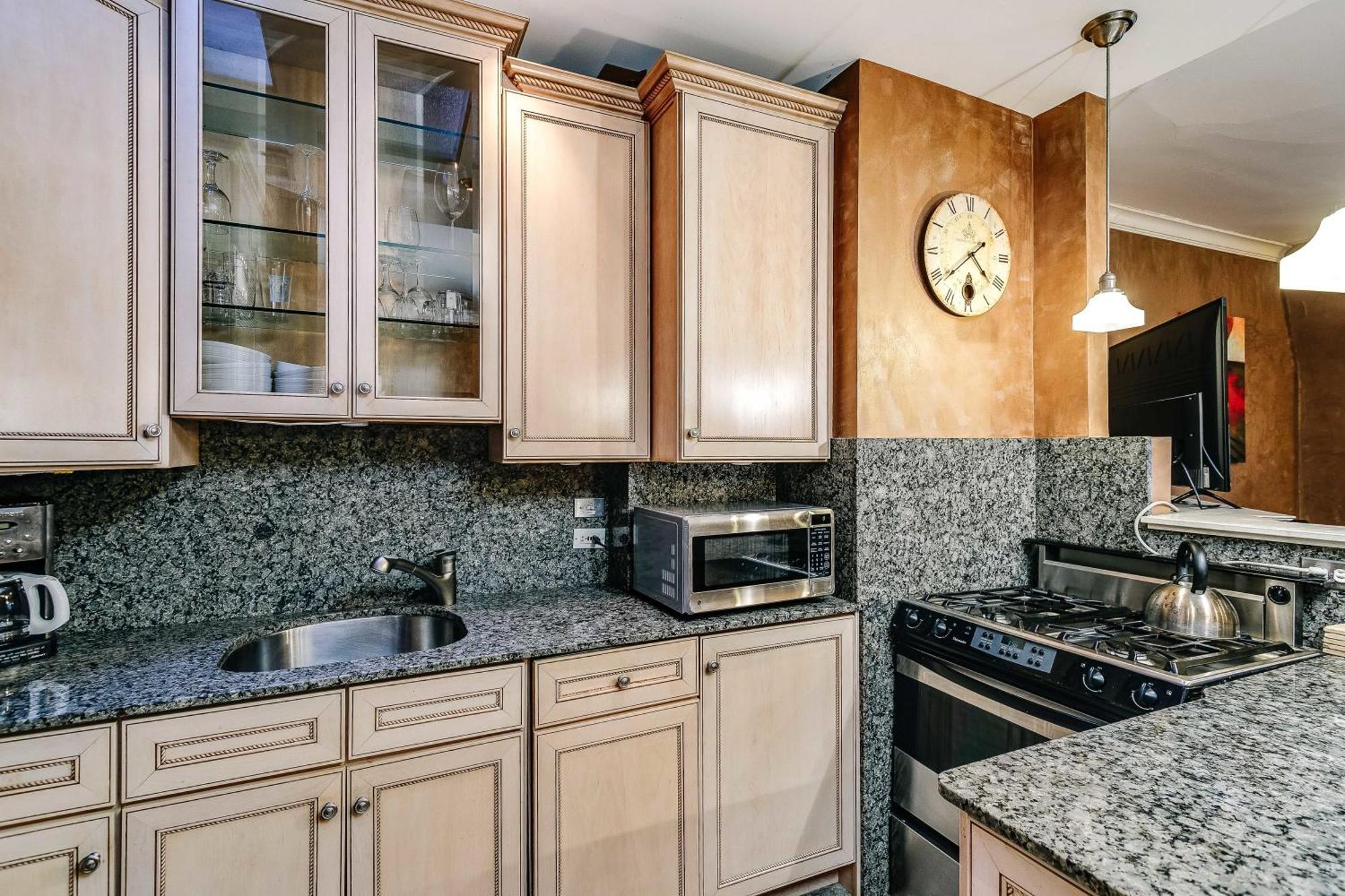 Historic And Unique Brownstone In Gold Coast - Downtown - 3 Lägenhet Chicago Exteriör bild